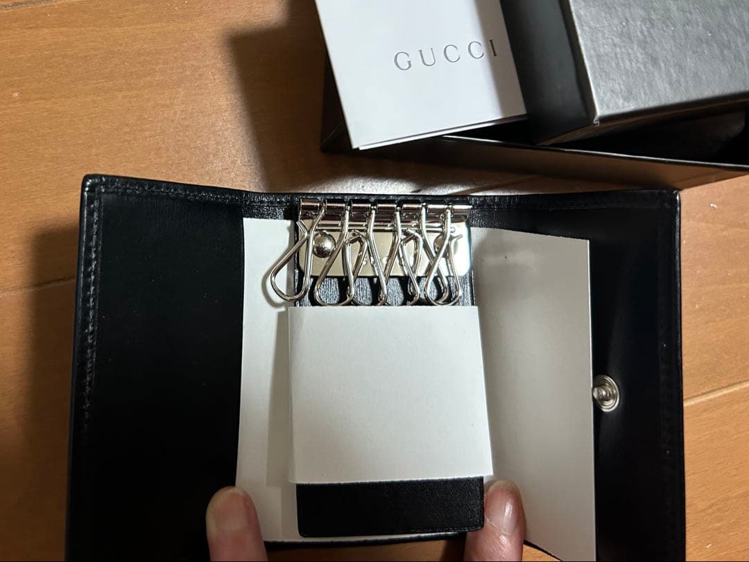 GUCCI ブラック レザー キーケース