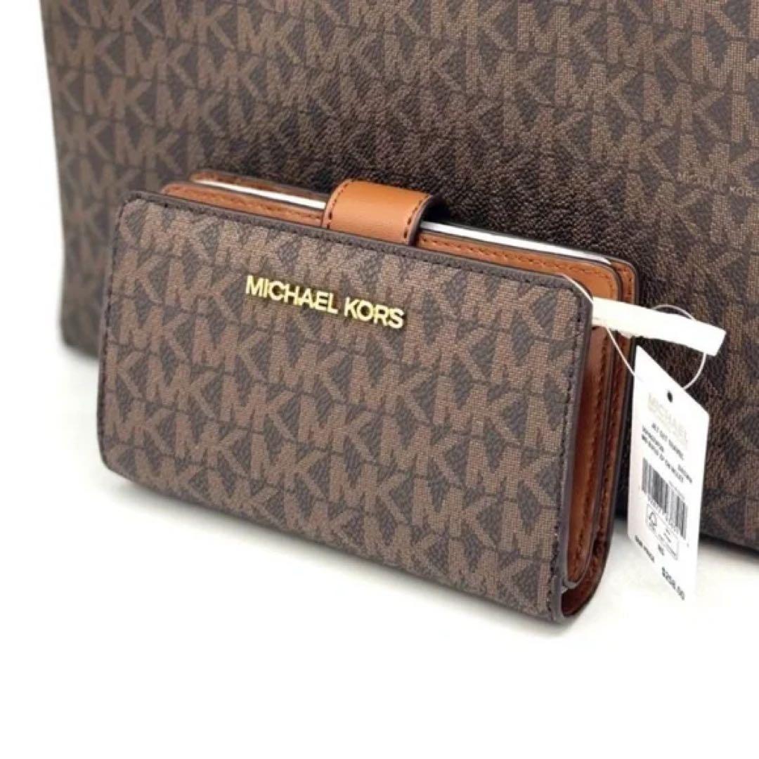 バ*。様 ❤️[新品、未使用]❤️Michael Kors 二つ折りシグネチャー