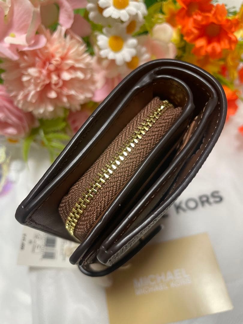 バ*。様 ❤️[新品、未使用]❤️Michael Kors 二つ折りシグネチャー