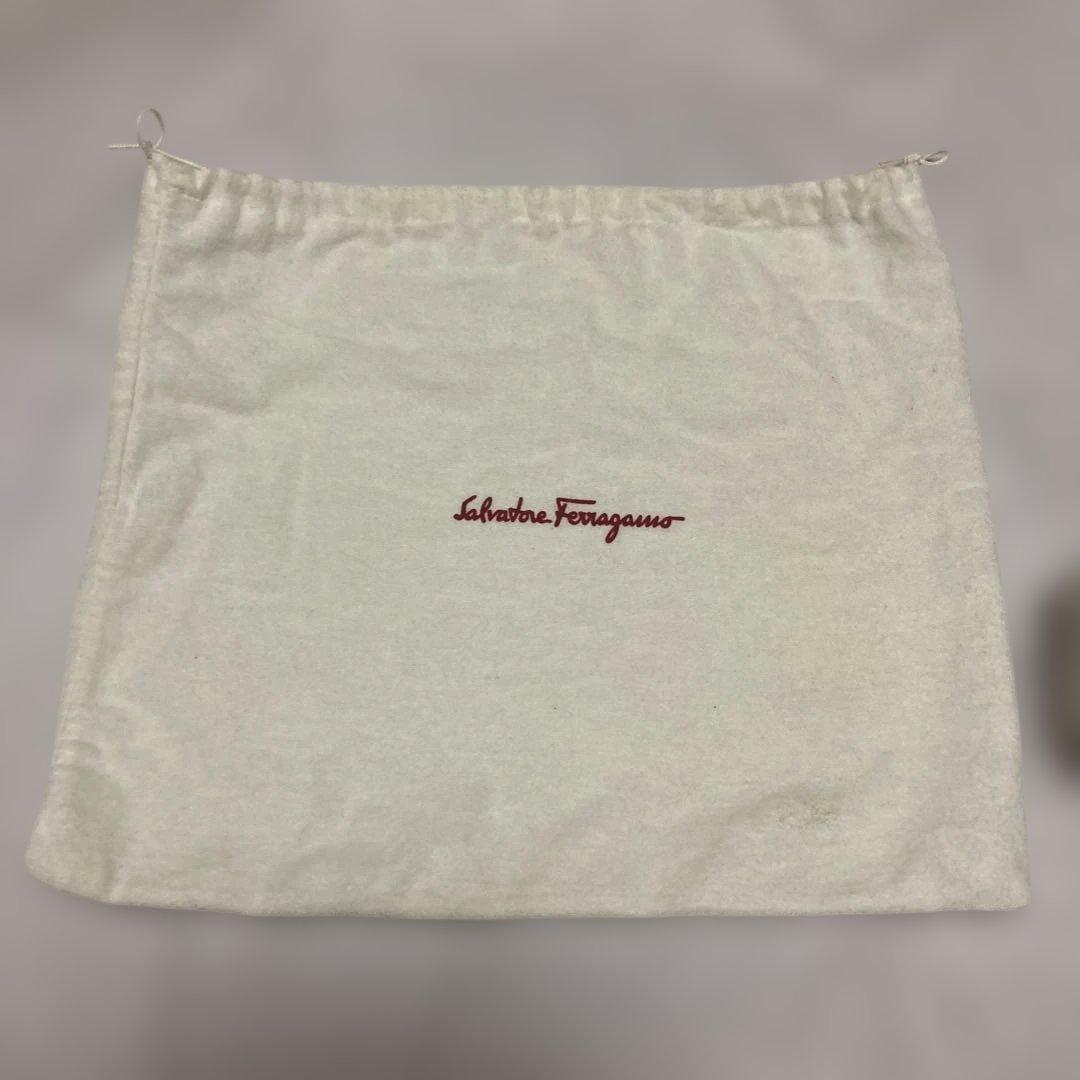 未使用 フェラガモ シルバー チェーン ショルダーバッグ 銀 イタリア製 布袋