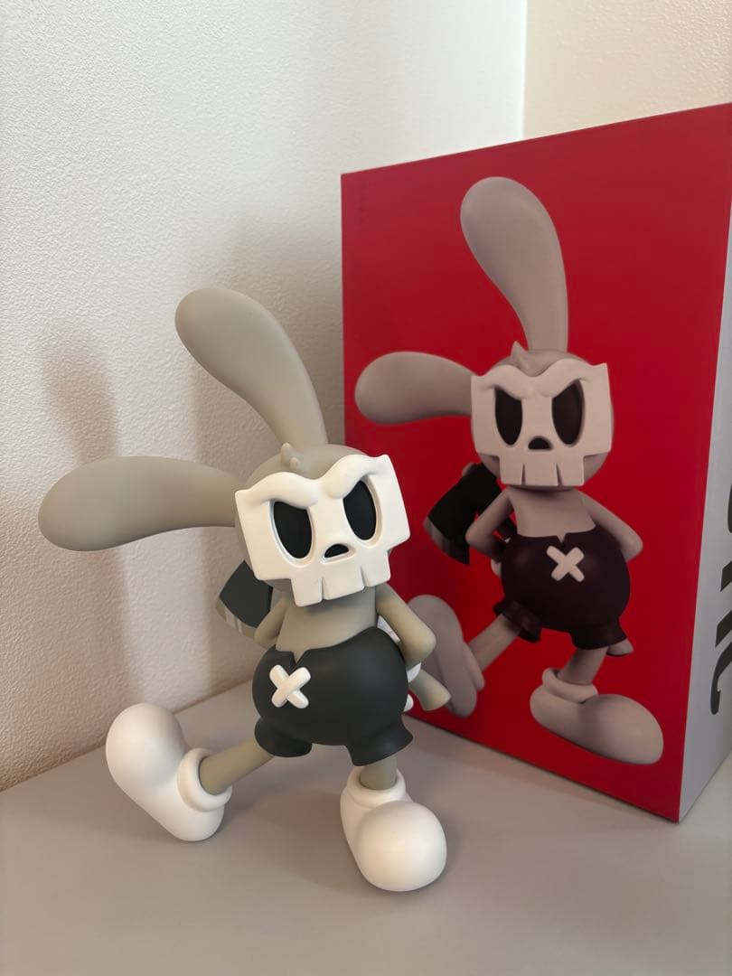 SUPERPLASTIC GUGGIMON スーパープラスチックフィギア