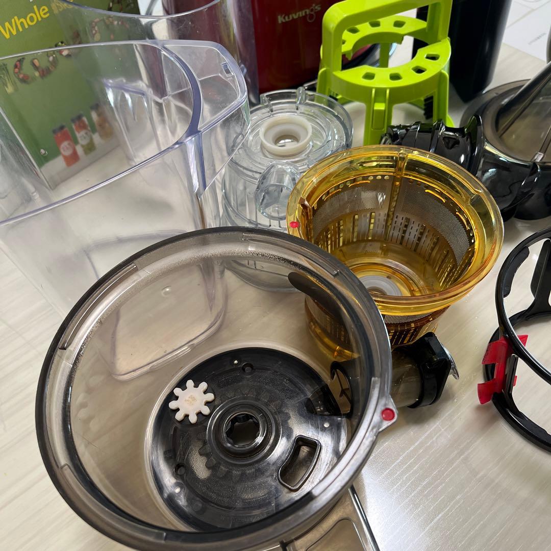 クビンス　スロージューサー レッド フローズンデザートストレーナー付き