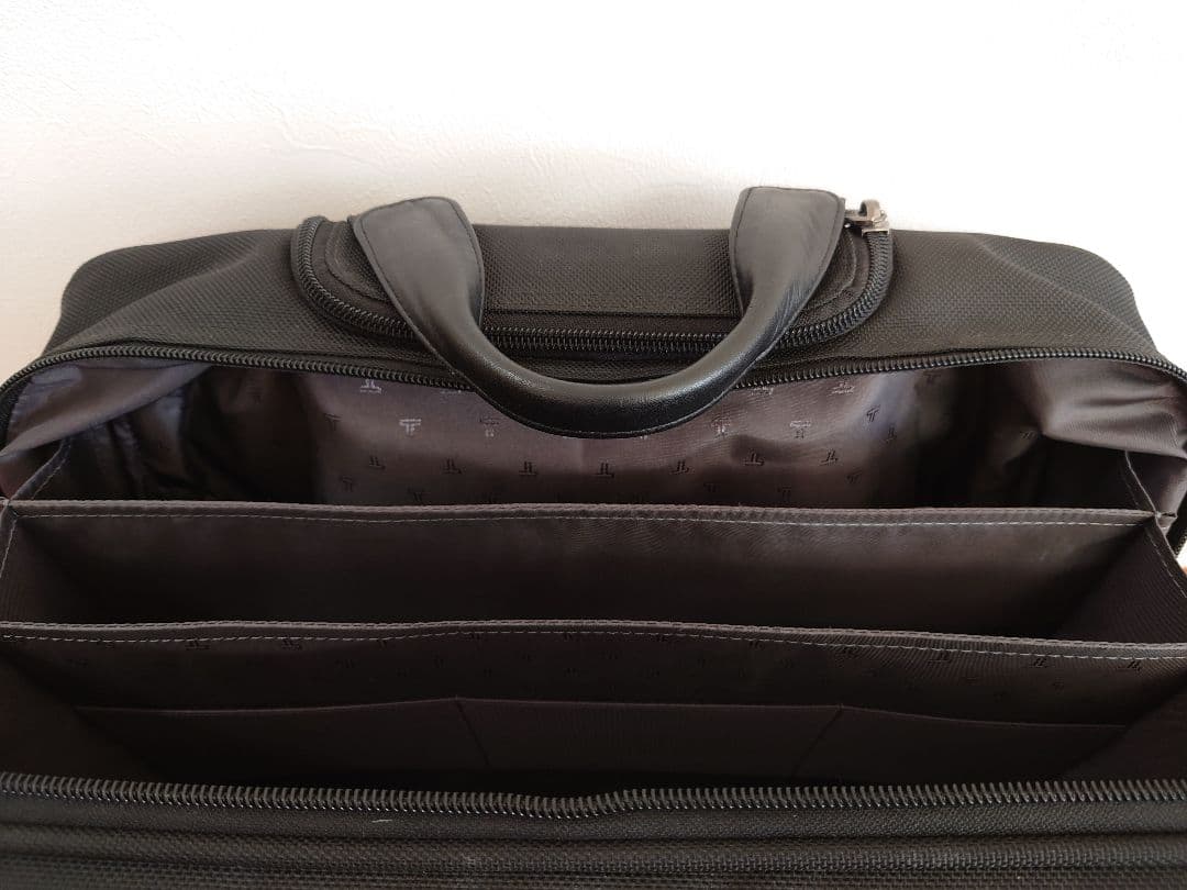 TUMI ブラック キャリーバッグ