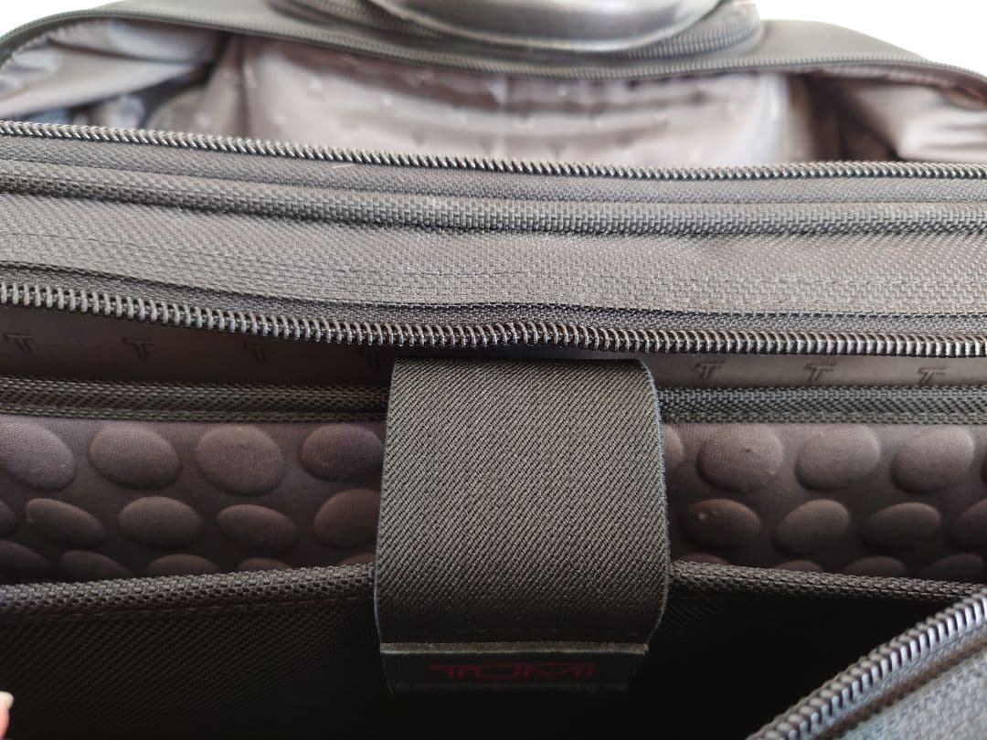 TUMI ブラック キャリーバッグ