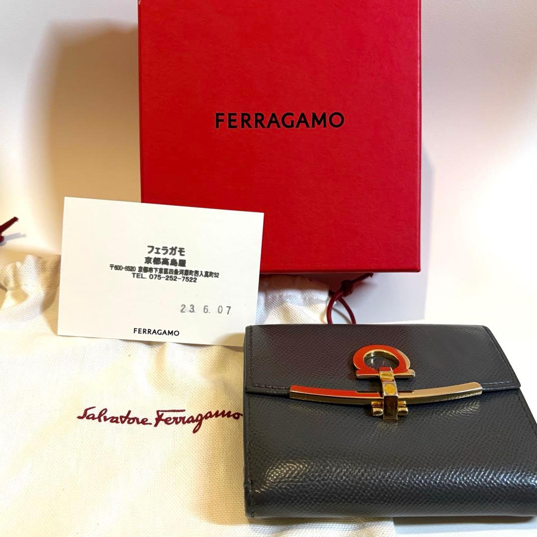 【最終値下げ】FERRAGAMO フェラガモガンチーニ 財布　正規品 付属品完備