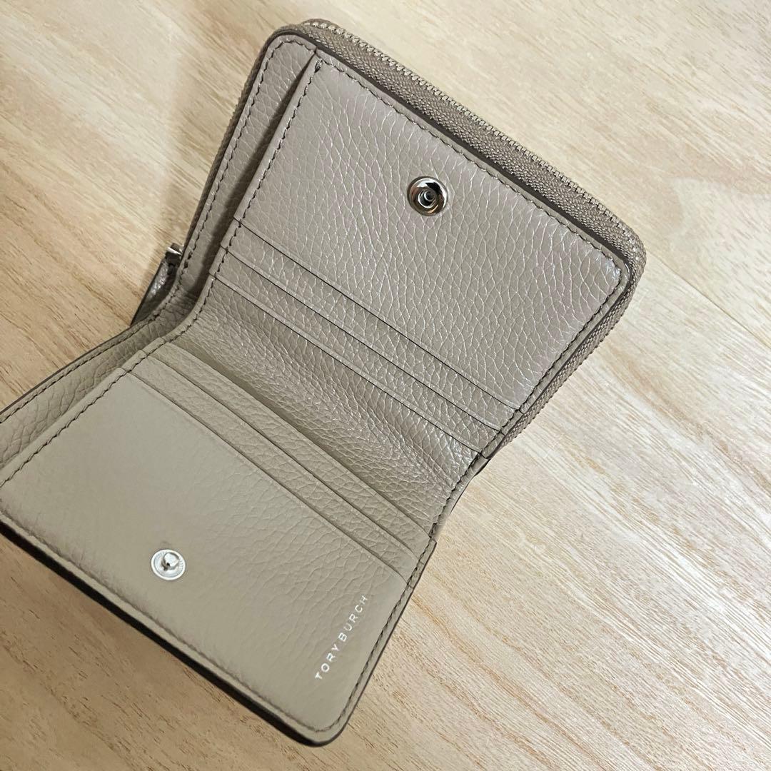 未使用✨ トリーバーチ✨二つ折り財布✨グレージュ✨レザー ✨コンパクト