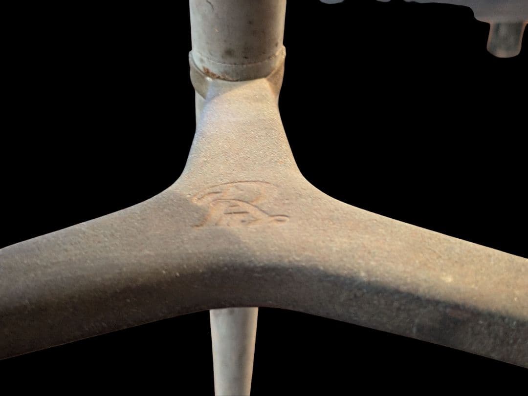 リッカーミシン　リッカー社　三足スツール　丸スツール　アンティーク　ヴィンテージ