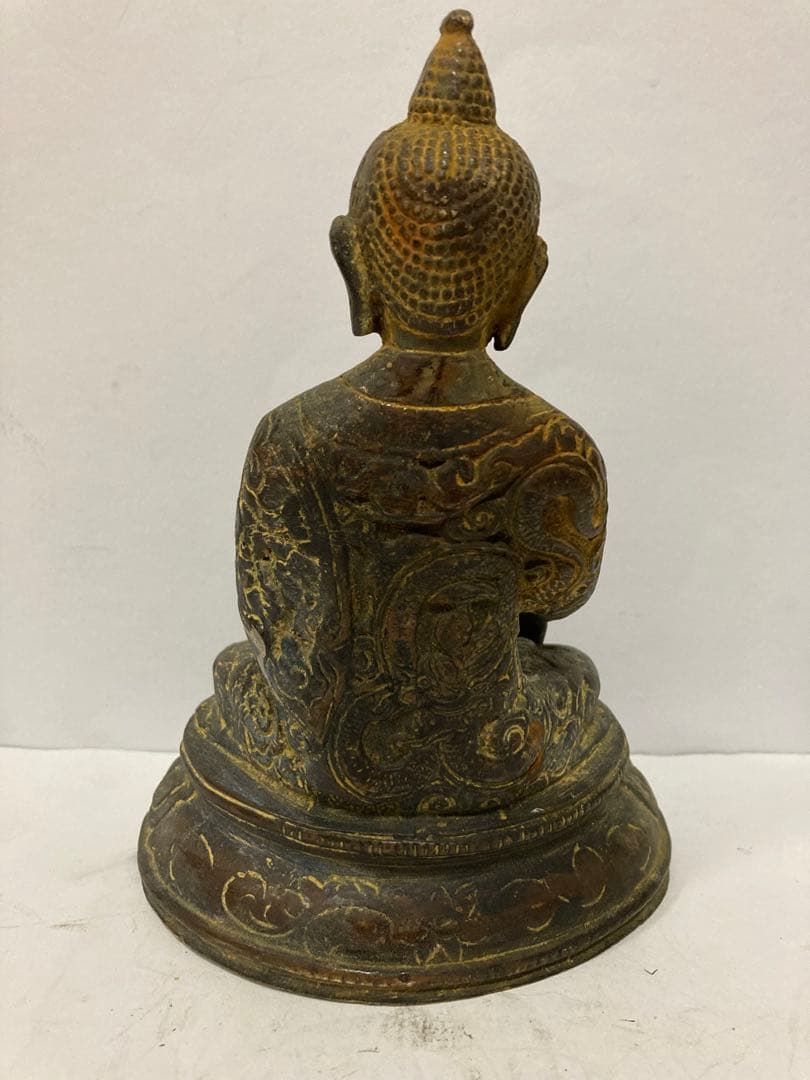 中國古董，古佛像，古銅製。