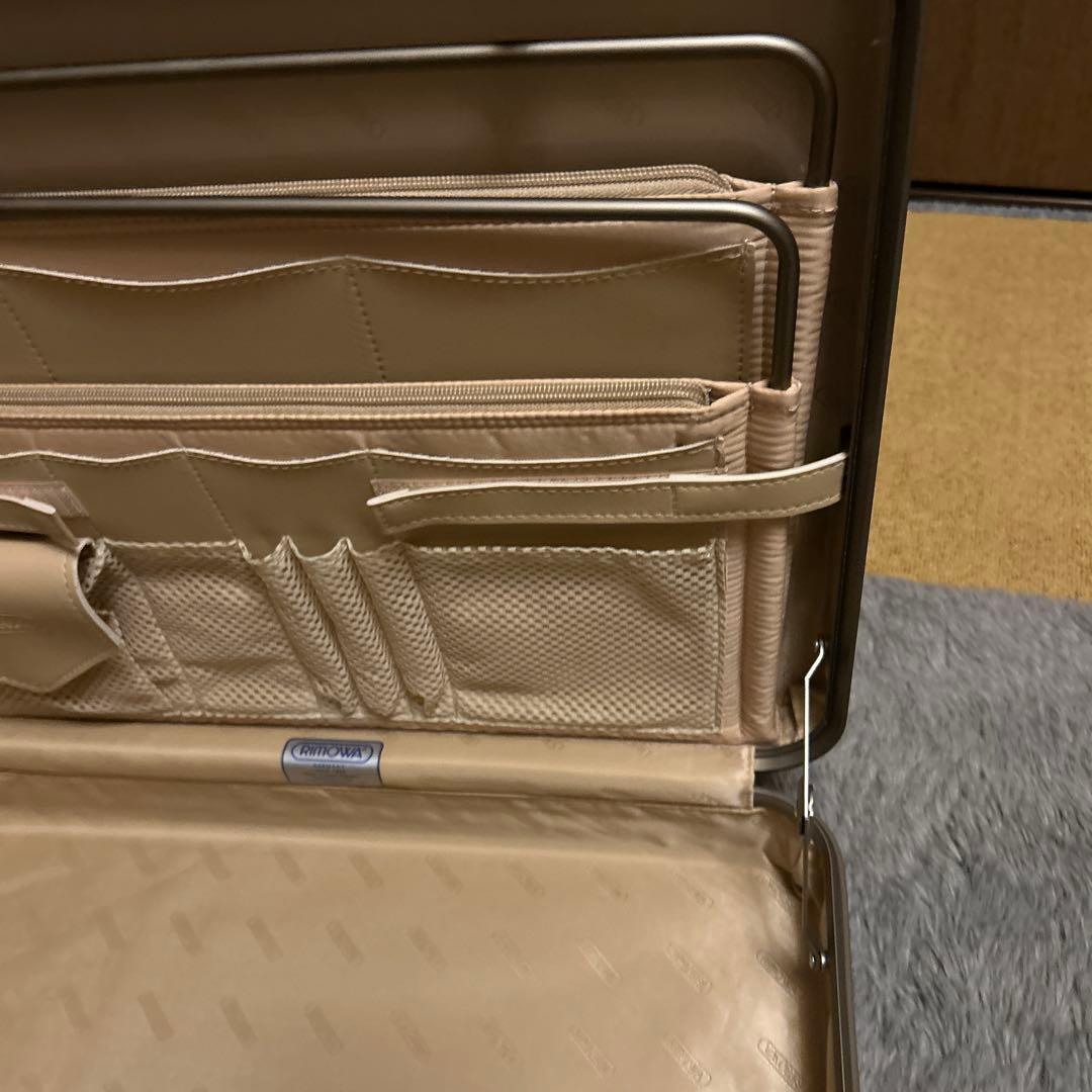 美品　リモワ アタッシュケース ポリカーボネート 18L ビジネス