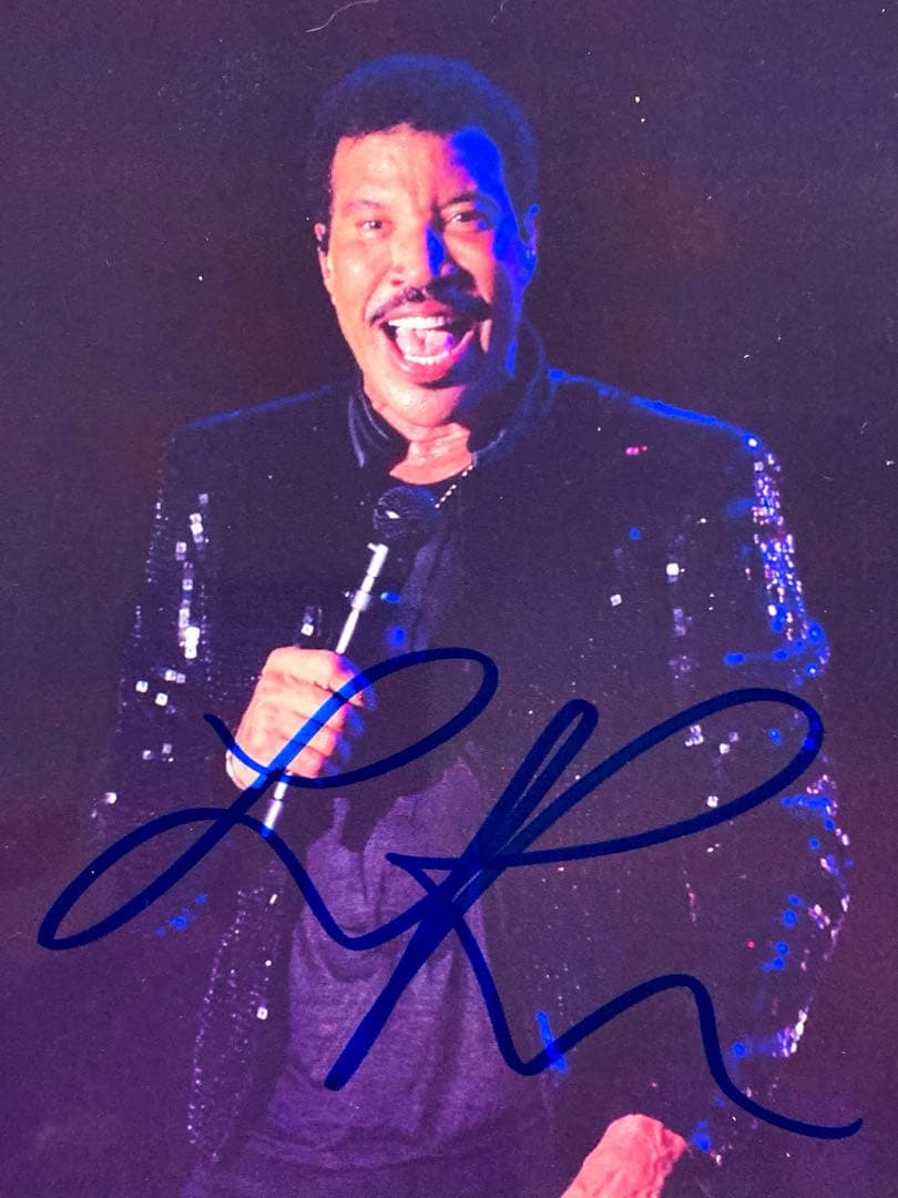 ライオネル・リッチー直筆サイン入り2Lサイズ写真…Lionel Richie