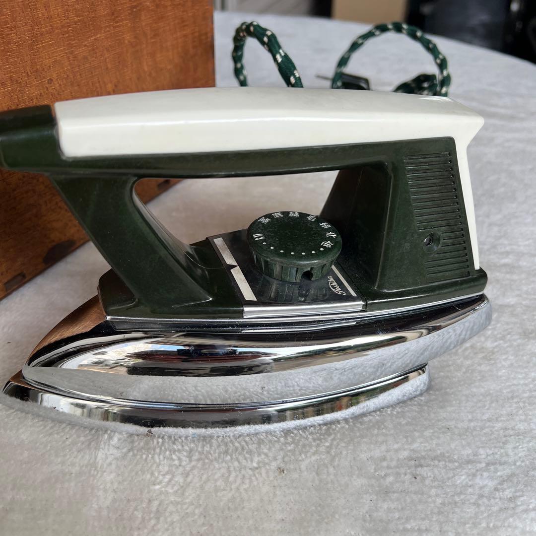 昭和物　CHA-43型アイロン 緑/白 木製ケース付き