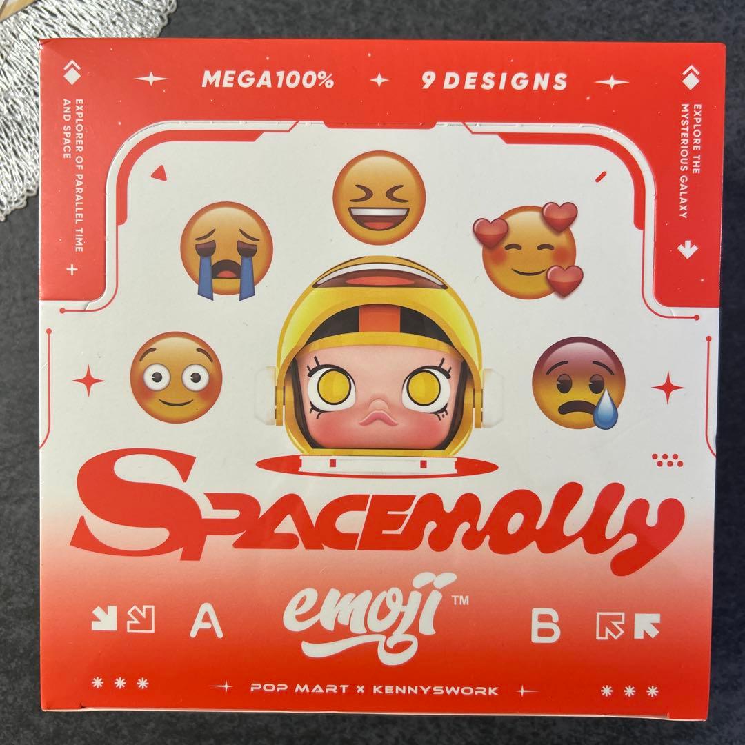 MEGA SPACE MOLLY 100% × emoji