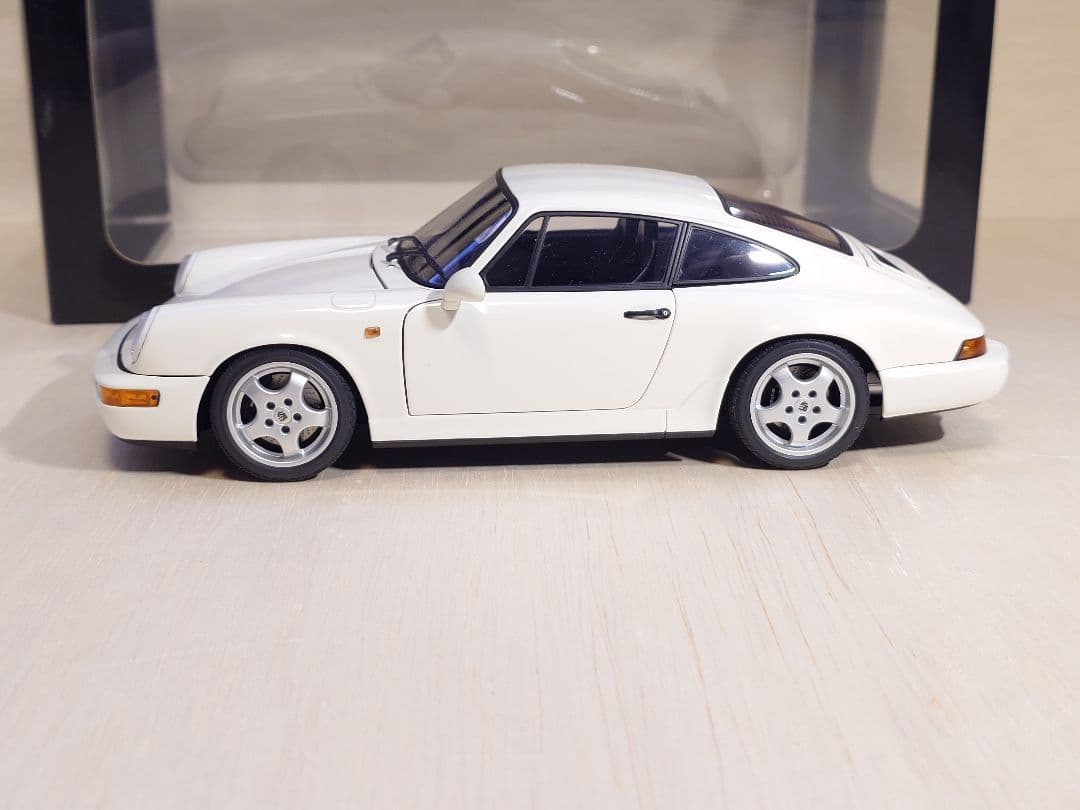 ポルシェ 911 カレラ ホワイト 1/18 オートアート 一部欠けあり