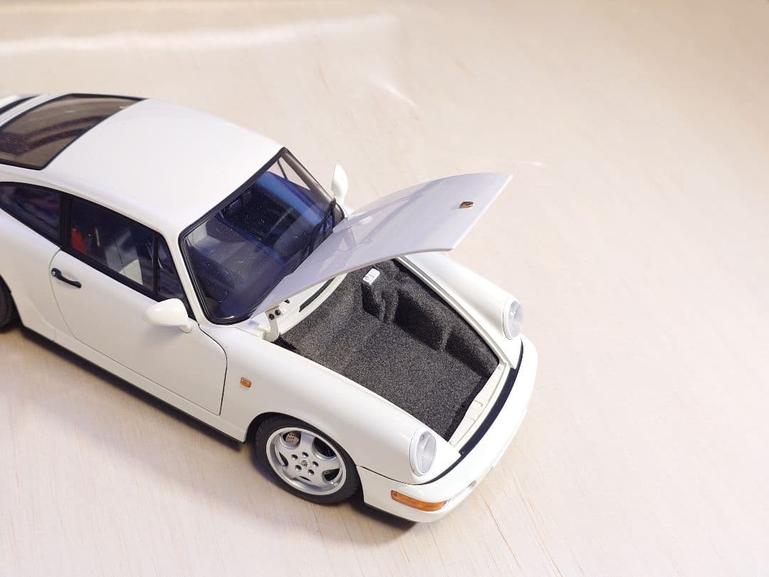 ポルシェ 911 カレラ ホワイト 1/18 オートアート 一部欠けあり