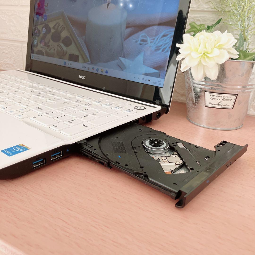 Windows11✨メモリ8GBでサクサク☘️カメラ付すぐ使えるノートパソコン白