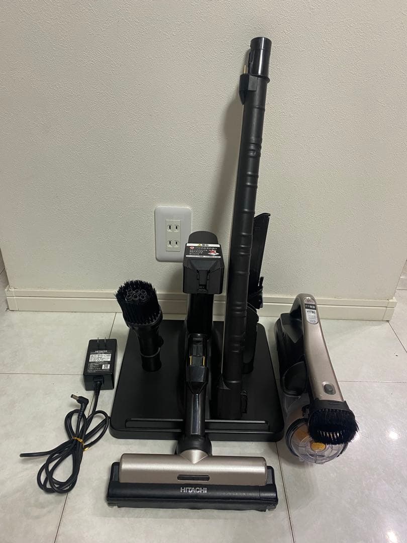 日立 コードレス掃除機2021年製　PV-BL2H
