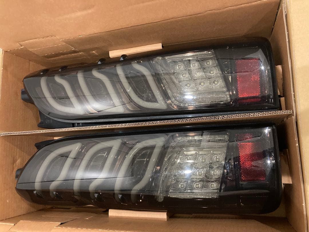 Dazz Followers ダズフェローズ　テールランプ　LED　ハイエース
