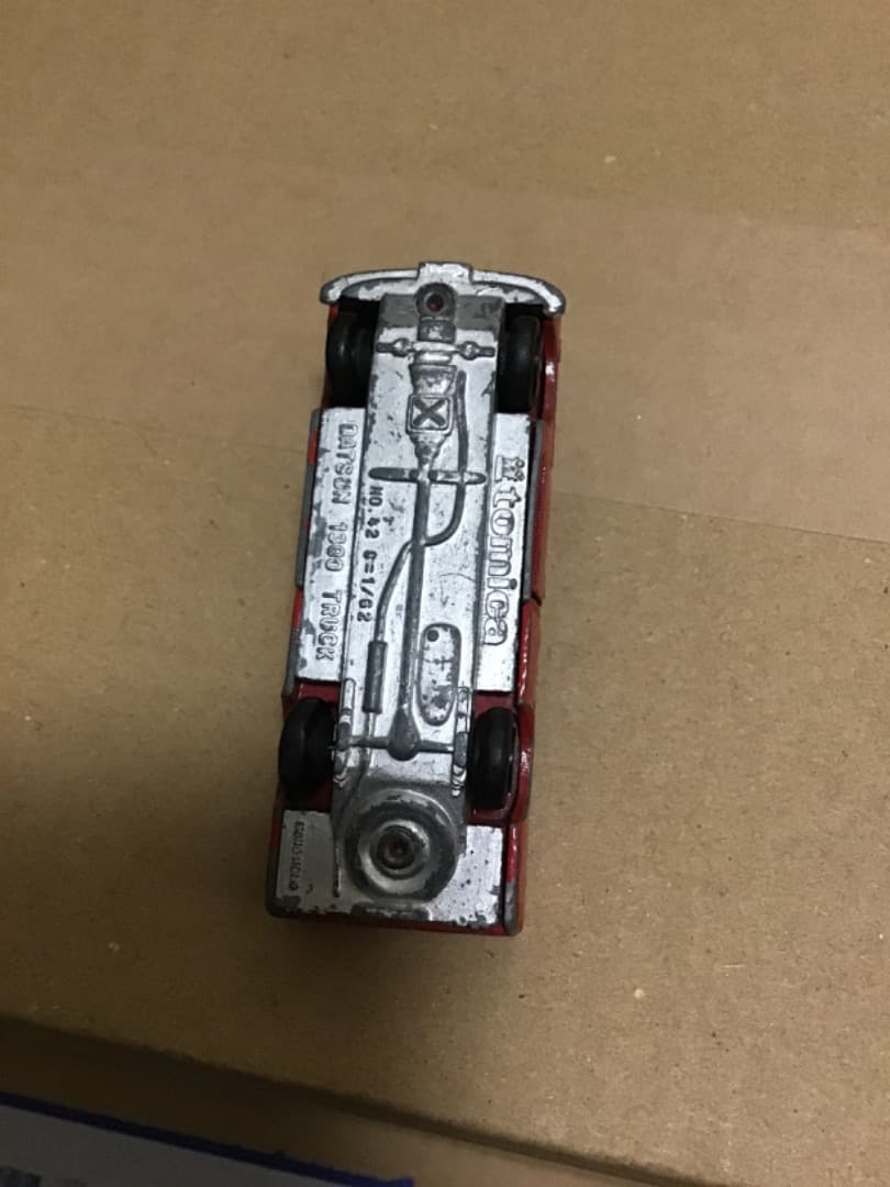 香港トミカ ダットサントラック