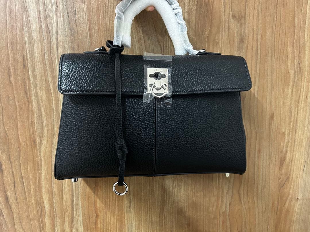 カフネ　ショルダーバッグ　新品未使用　訳アリ