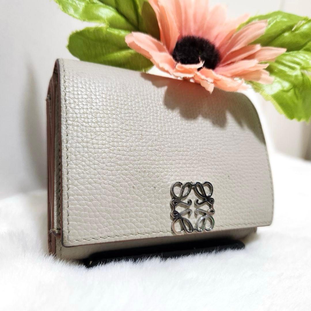 ✨美品　正規品✨ロエベ　三つ折り　アナグラム　小銭入れ　ロゴ金具　ベージュ