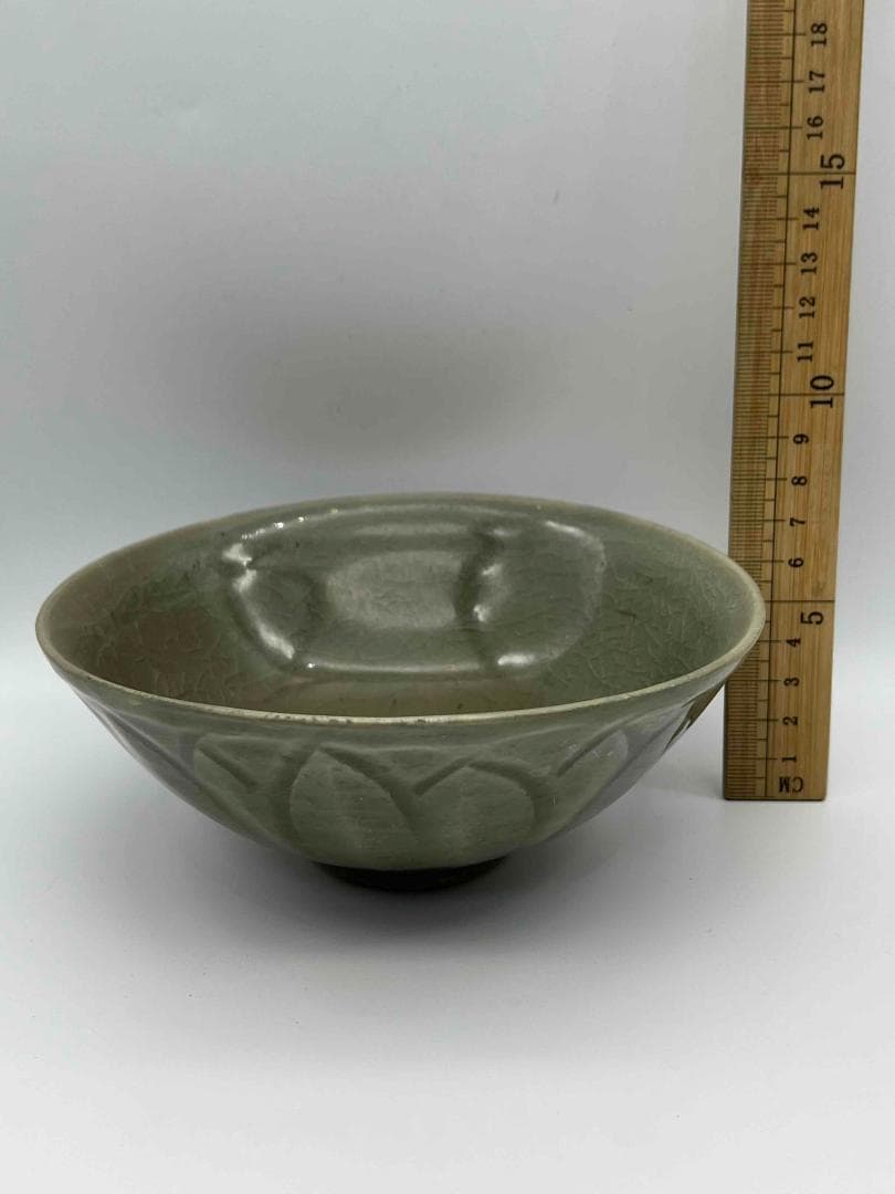 宋時代　青磁　耀州窯刻蓮瓣文碗　茶盞 青瓷鉢　茶碗　唐物(D-3)