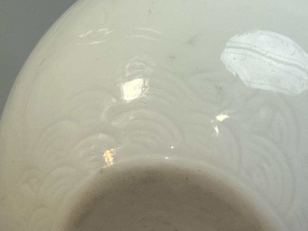 中国美術 白釉暗刻雙龍紋小罐 白磁小壺 高6cm