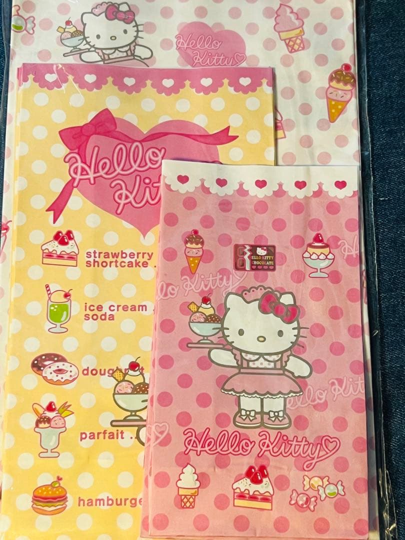 激レア•未開封品！　サンリオ　2002 ウェイトレスキティ ペーパーバッグセット