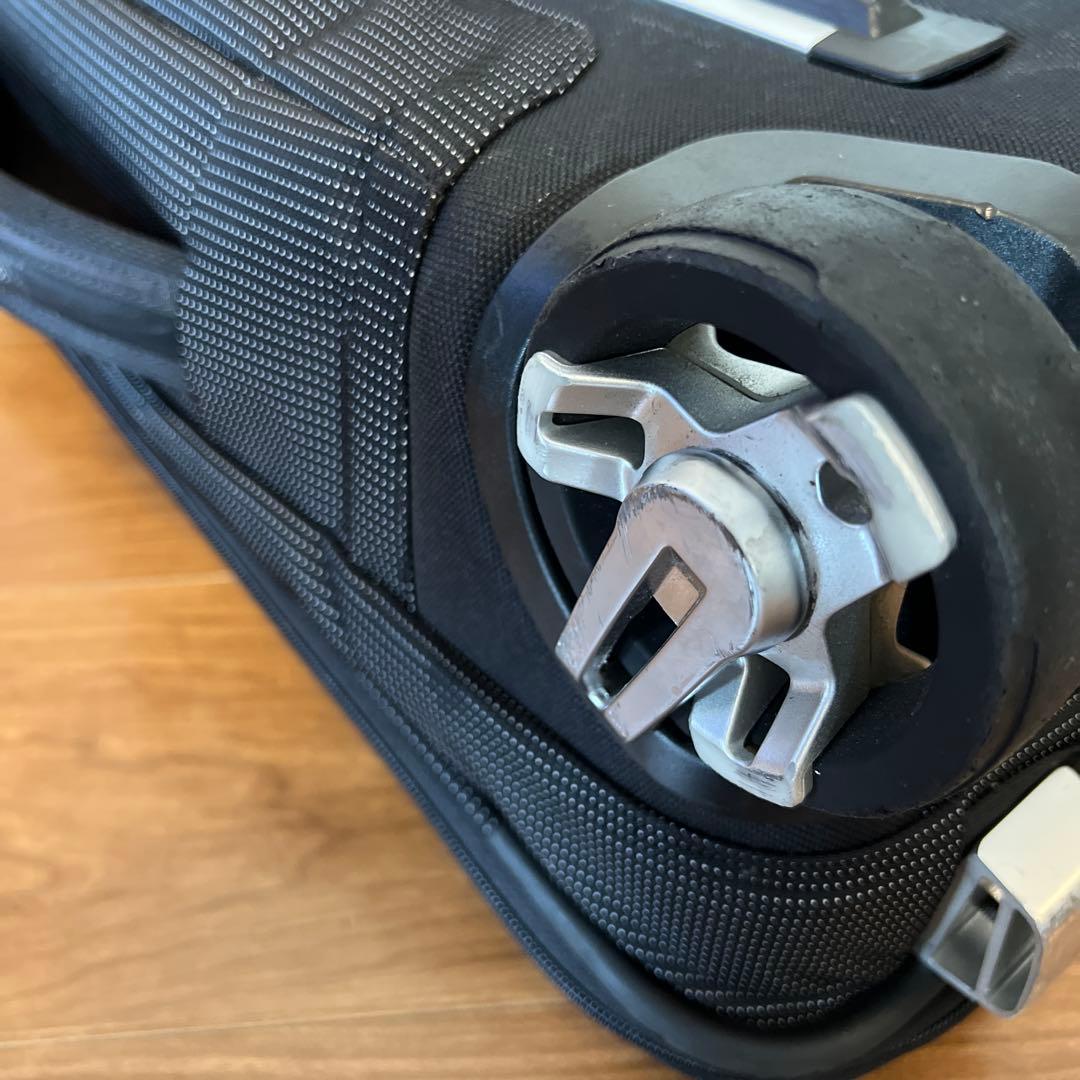 THULE 中型キャリーケース ブラック