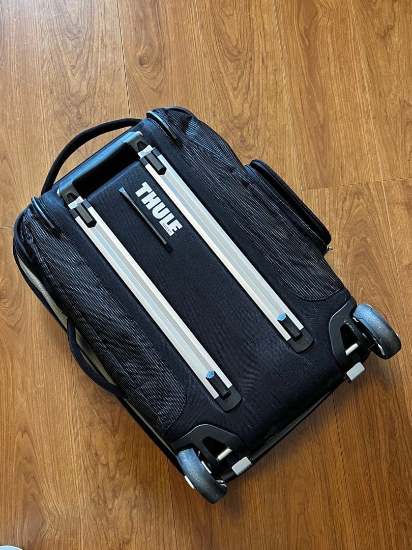 THULE 中型キャリーケース ブラック