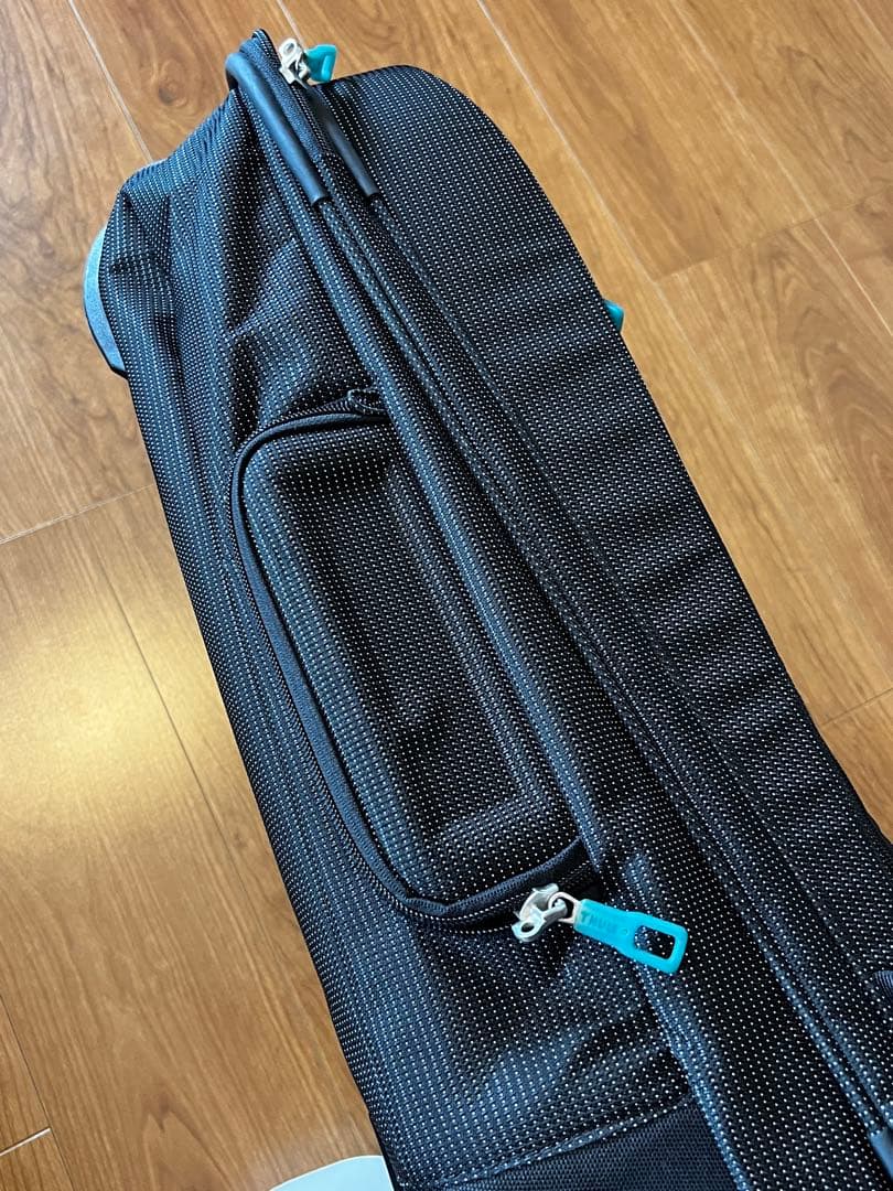 THULE 中型キャリーケース ブラック