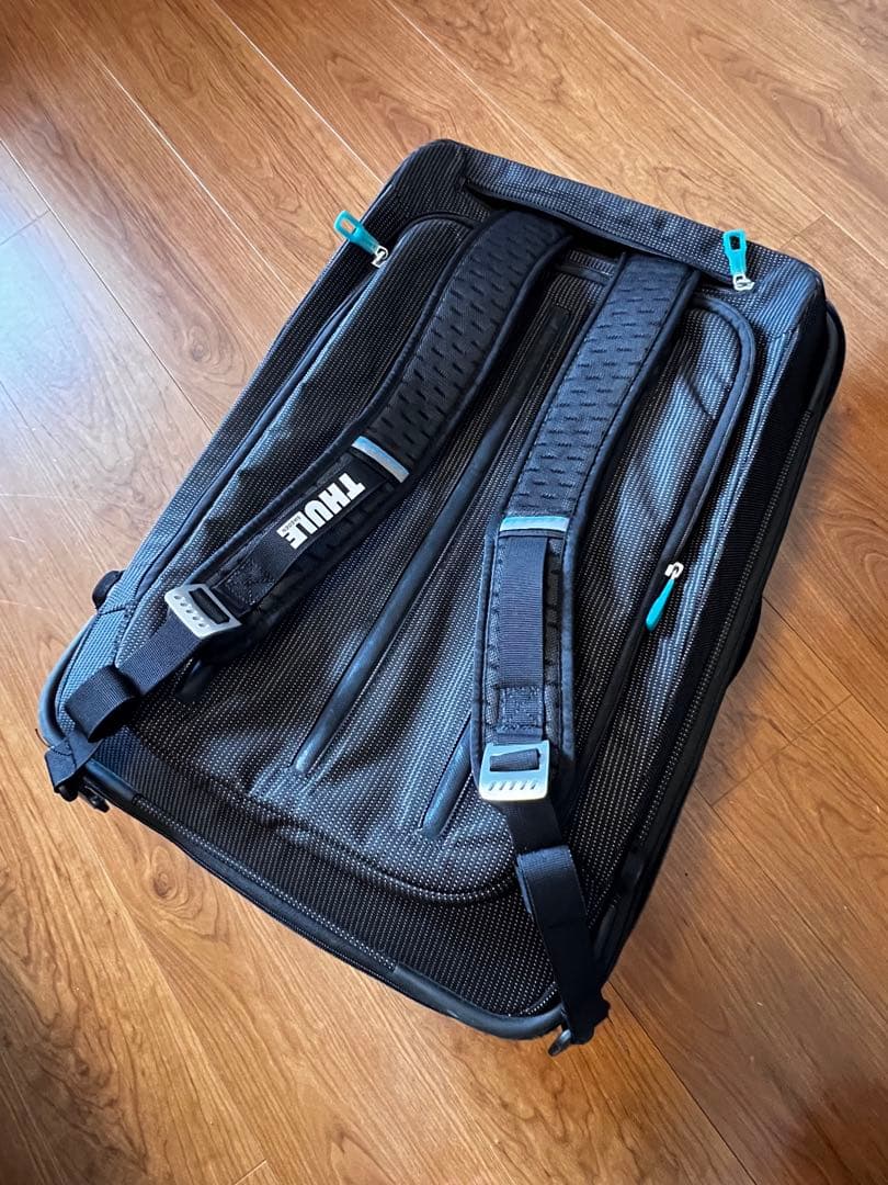 THULE 中型キャリーケース ブラック