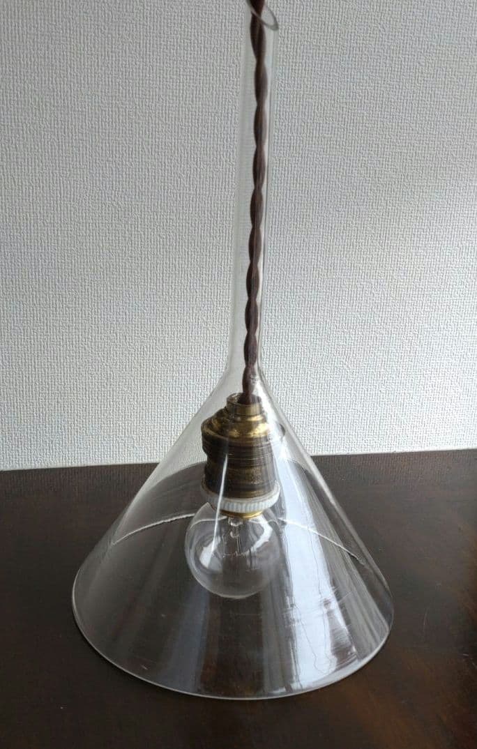 ガラス漏斗のペンダントライト