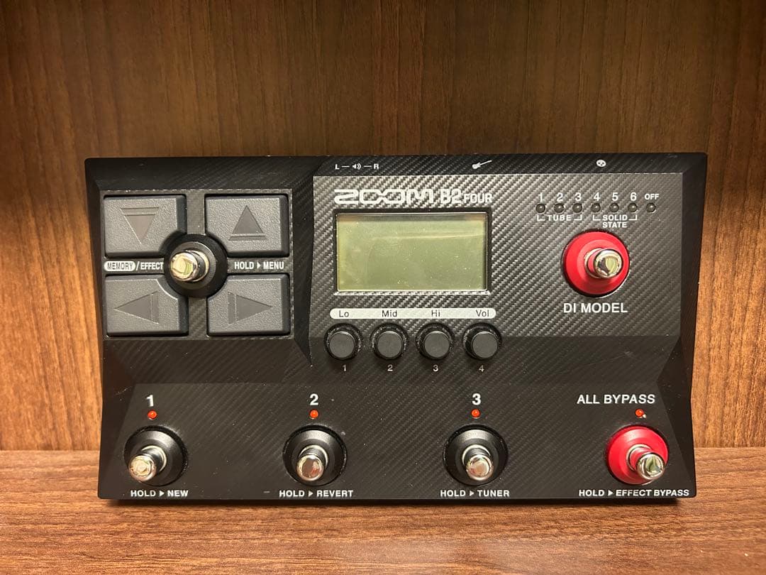 ZOOM B2 FOUR ベースエフェクター　最終値下げ