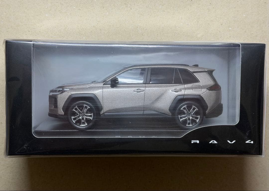 トヨタ RAV4 Z コア アバンギャルドブロンズ カラーサンプルミニカー色見本