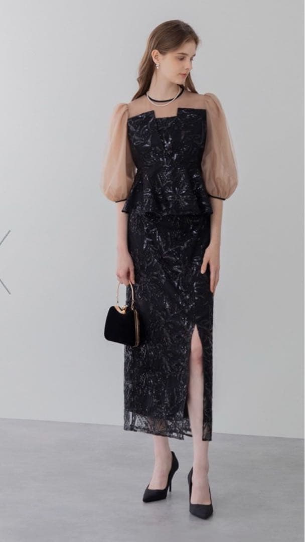 【fuwari♡様】シアーパフスリーブペプラムスパンコール花柄Leja サイズS