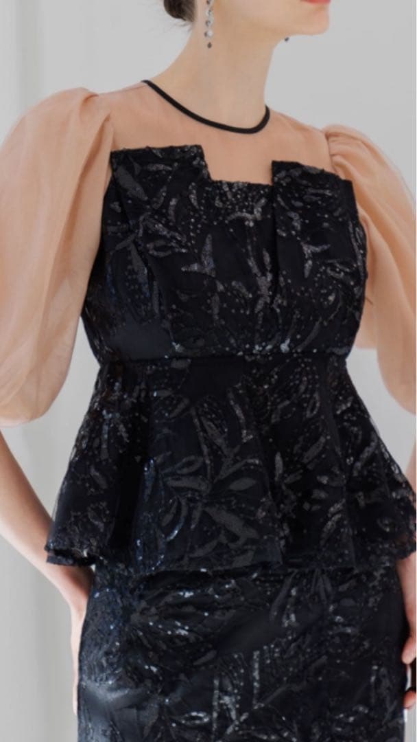 【fuwari♡様】シアーパフスリーブペプラムスパンコール花柄Leja サイズS