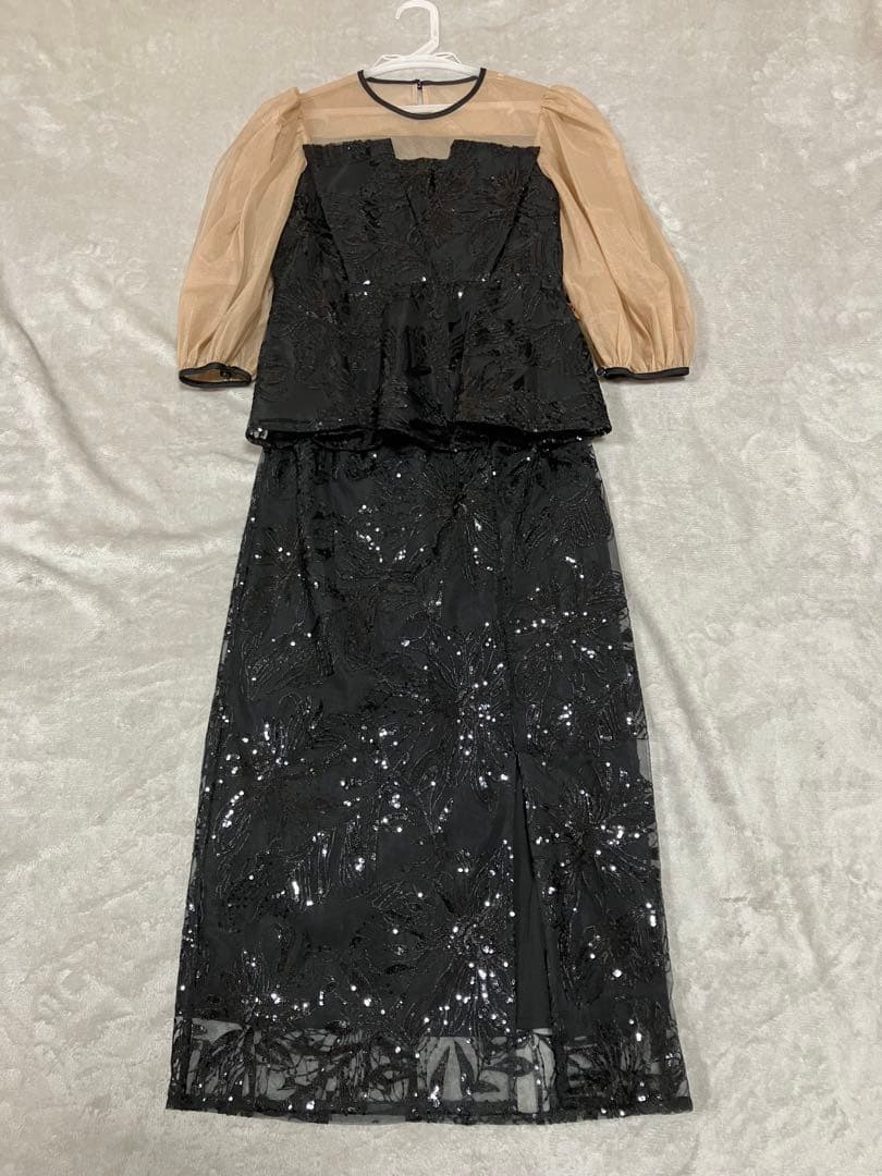 【fuwari♡様】シアーパフスリーブペプラムスパンコール花柄Leja サイズS