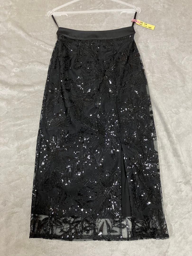 【fuwari♡様】シアーパフスリーブペプラムスパンコール花柄Leja サイズS