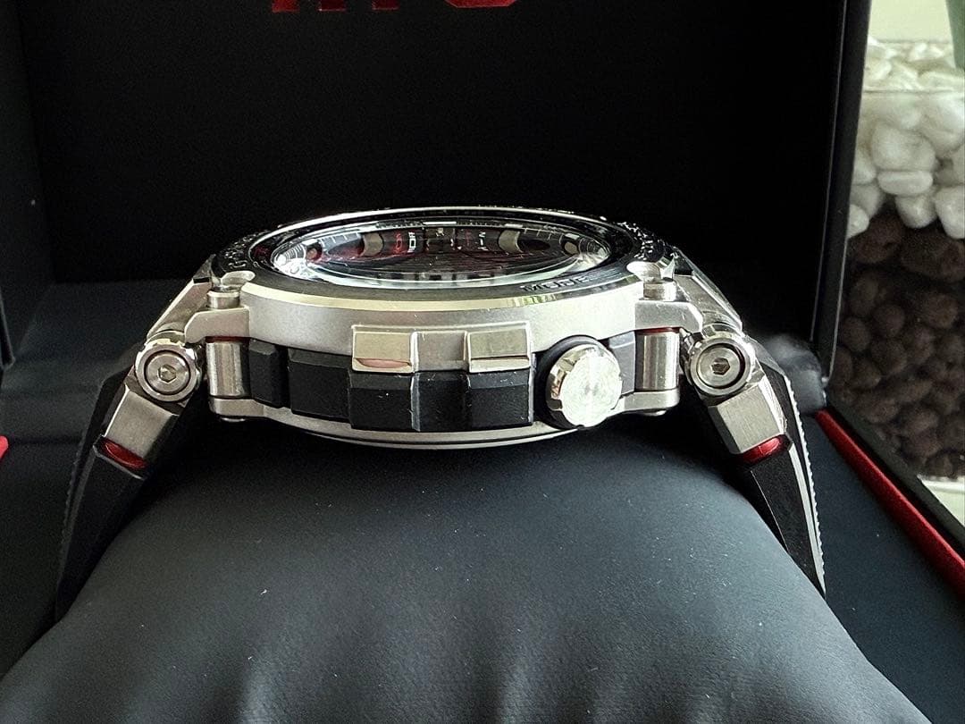 【超美品】G-SHOCK MTG-B1000