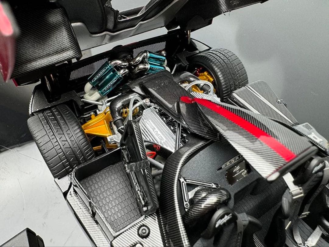 全開閉！Almost Real 1/18 パガーニ ゾンダ ミニカー 当日発送