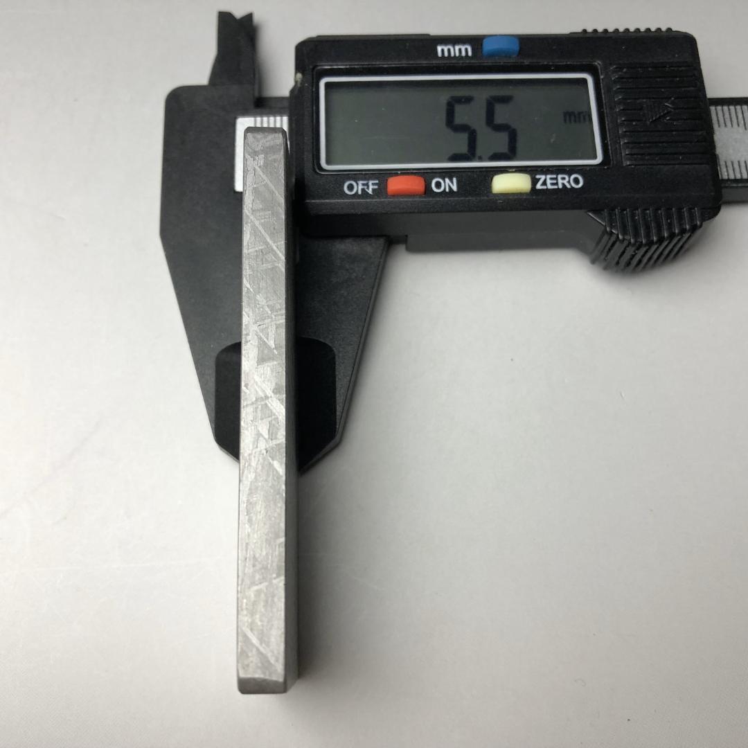 ムオニオナルスタ隕石 鉄隕石　隕石　重さ約77ｇ　ケース付き