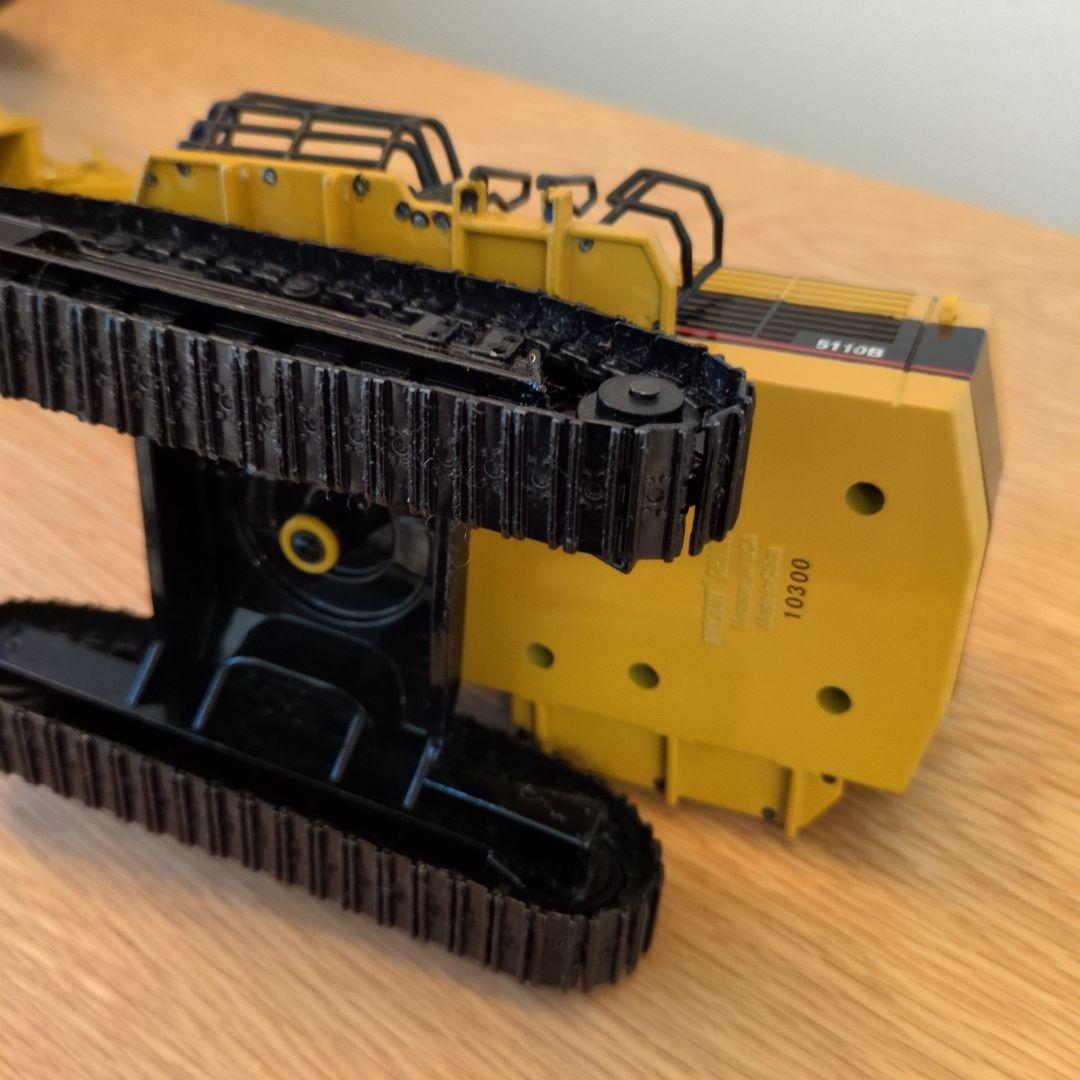 キャタピラー5110B　バックホー　重機ミニチュア　模型