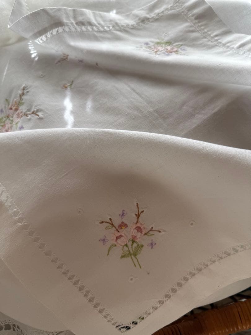 フランスアンティークஐ⋆*優しい色合いの花柄刺繍のクロス