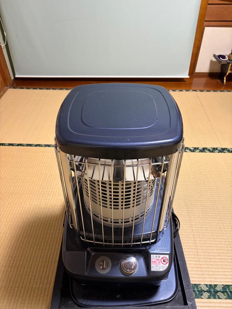 ダークブルー 縦型ストーブ 手動ダイヤル式