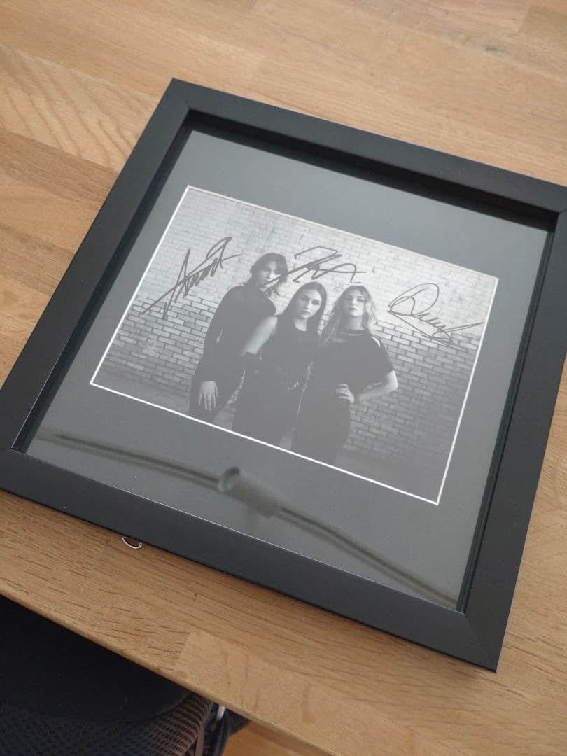 The Warning 直筆サイン　写真