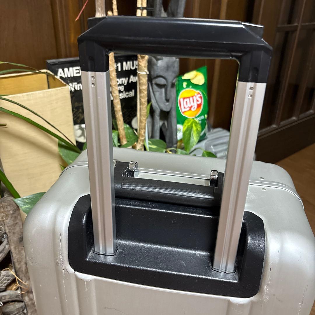 無骨でかっこいい！ゼロハリバートン　アルミ製スーツケース　機内持ち込み可
