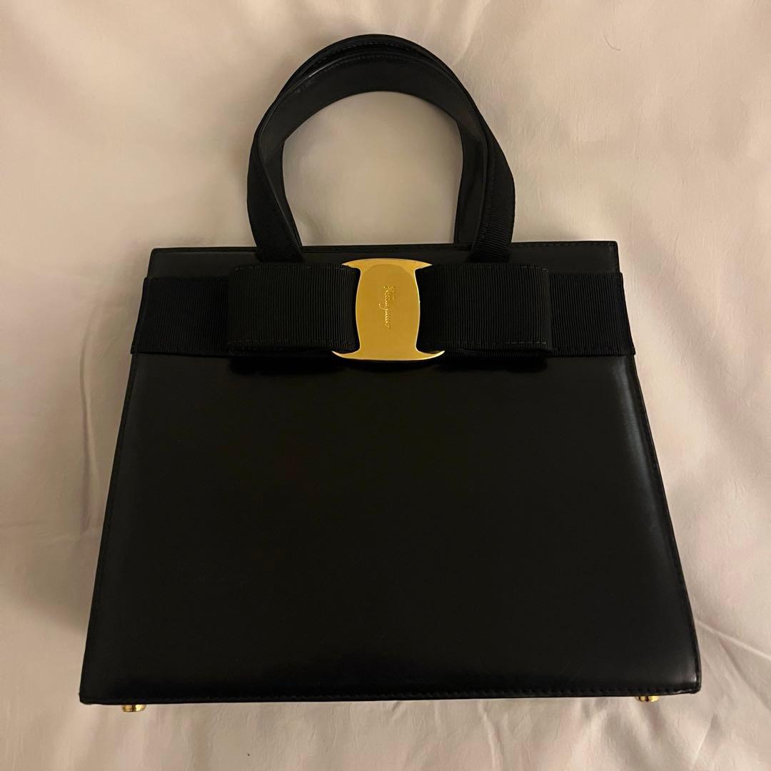 さ*な様 【Salvatore Ferragamo】 Vara リボンハンドバッ