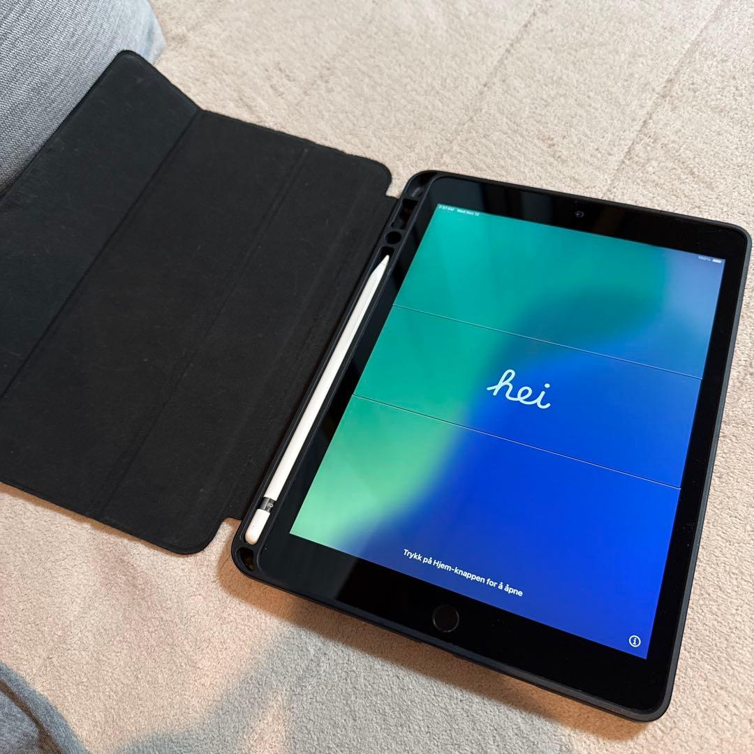 Apple iPad スペースグレー　第７世代　Apple Pencil込