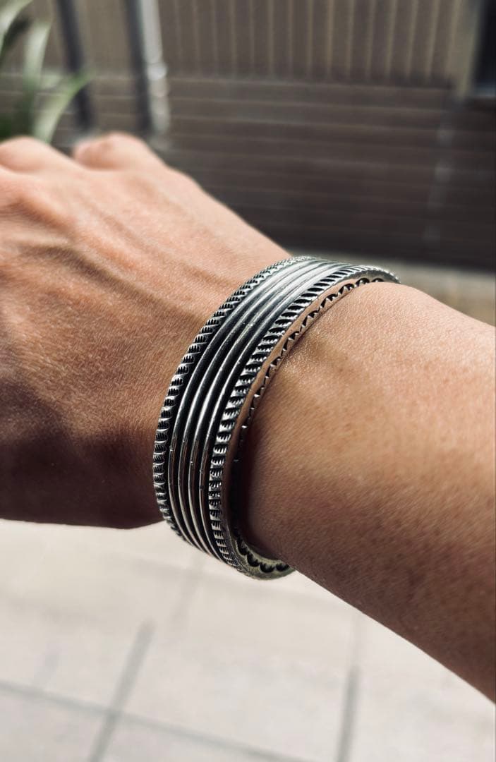 デルバートゴードン　チゼルワーク　4面スタンプ　 ヘビーゲージ　バングル