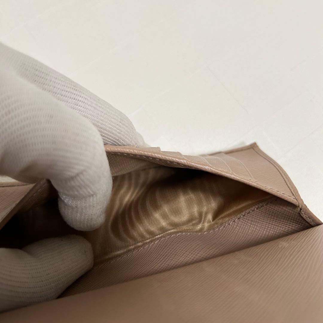 PRADA プラダ　ピンクベージュ 折り財布　サフィアーノ